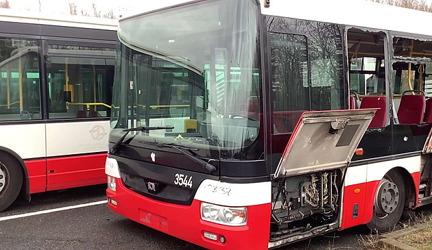 Dopravní podnik se zbavuje majetku, lidé si mohou koupit autobusy i svářečky