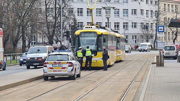 V pondlí odpoledne srazila tramvaj v Plzni enu. Ta utrpla Utrpla etná...