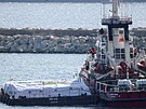 Lo charitativní organizace Open Arms vyplouvá z kyperského pístavu Larnaka s...