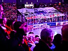 Choreo fanouk hokejových Pardubic v úvodním tvrtfinálovém derby s Hradcem