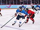 Finský útoník Topi Rönni v utkání s Kanadou.