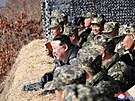 Severokorejský lídr Kim ong-un se zúastnil tankového cviení. Sám podle...