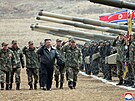 Severokorejský lídr Kim ong-un se zúastnil tankového cviení. Sám podle...