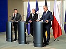 Francouzský prezident Emmanuel Macron, n�mecký kanclé� Olaf Scholz a polský...