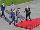N�mecký kanclé� Olaf Scholz, francouzský prezident Emmanuel Macron a polský...