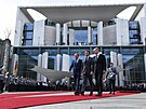 N�mecký kanclé� Olaf Scholz, francouzský prezident Emmanuel Macron a polský...