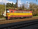 Laminátka 240.099 slovenského dopravce ZSSK Cargo stojí odstavená ve stanici...