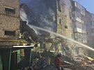Záchranái v troskách obytného domu v Sumské oblasti. Budovu srovnal se zemí...