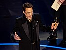 Robert Downey Jr. dkuje za svého prvního Oscara, kterého získal za vedlejí...