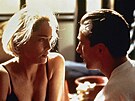 Sharon Stone a William Baldwin ve filmu n�kdo se dívá (1993)