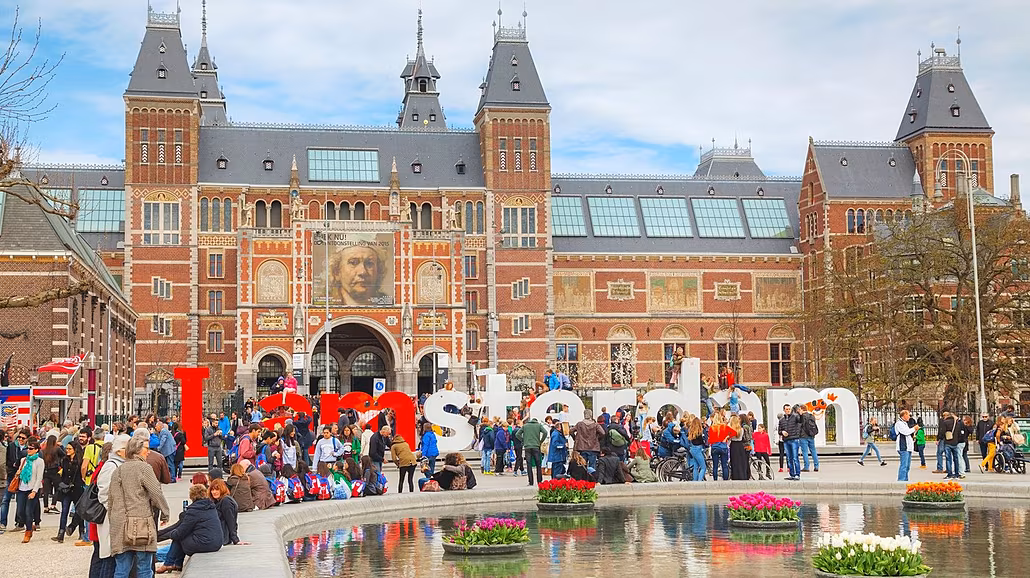 Amsterdam chce od náv�t�vy m�sta odradit turisty, kte�í tu vyhledávají...