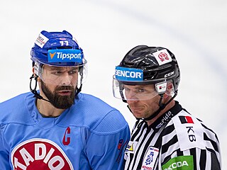 Bývalý rozhodí Vladimír Peina pískal hokejovou extraligu do sezony 2021/22,...