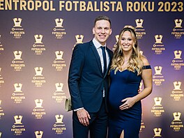 Luká� Provod s man�elkou Petrou