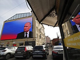 Jedenasedmdesátiletý Putin je u moci u 24 let. Díky postupnému zpísování...
