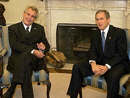 Premiér Milo Zeman a americký prezident George Bush (9. listopadu 2001)