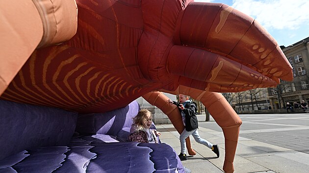 V brn�nsk�ch ulic�ch se objevil ob�� nafukovac� rozto� jako upout�vka na Dny elektronov� mikroskopie. Leto�n� ro�n�k festivalu potrv� od pond�l� 18. do ned�le 24. b�ezna.