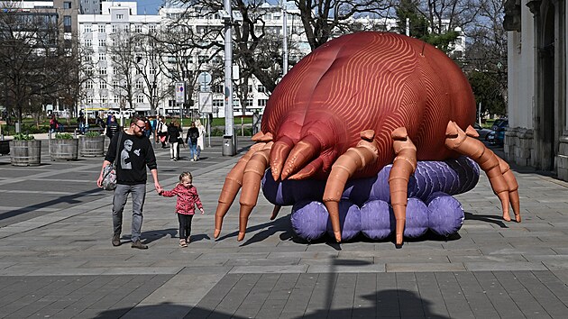 V brn�nsk�ch ulic�ch se objevil ob�� nafukovac� rozto� jako upout�vka na Dny elektronov� mikroskopie. Leto�n� ro�n�k festivalu potrv� od pond�l� 18. do ned�le 24. b�ezna.