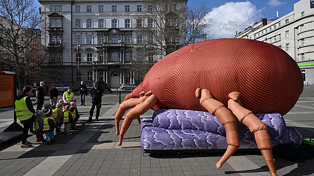 V brn�nsk�ch ulic�ch se objevil ob�� nafukovac� rozto� jako upout�vka na Dny elektronov� mikroskopie. Leto�n� ro�n�k festivalu potrv� od pond�l� 18. do ned�le 24. b�ezna.