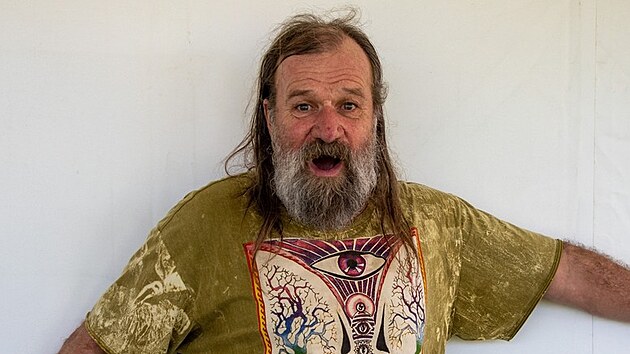 Ve sv�t� ud�lal Wim Hof se sv�m u�en�m velk� humbuk.