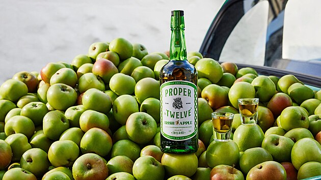 Irská whiskey Proper No. Twelve Irish Apple s p�íchutí jablka (18. b�ezna 2024)
