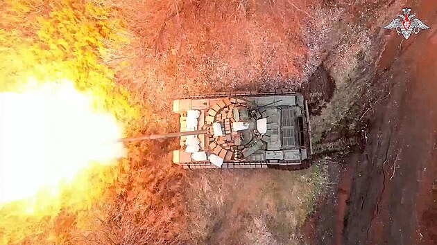 Rusk ministerstvo obrany zveejnilo zbry tanku, kter stl z rusk Belgorodsk oblasti na Ukrajinu. (19. bezna 2024)