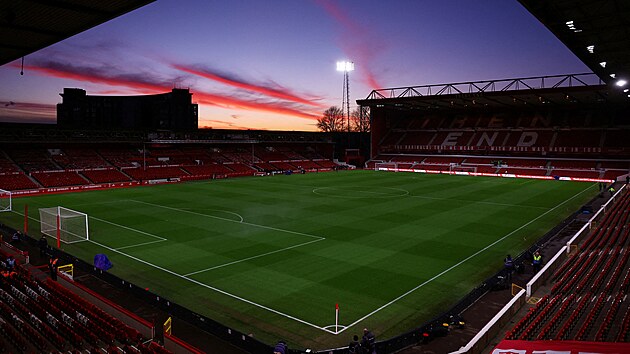 Pohled na stadion City Ground, domov fotbalového Nottinghamu Forest.