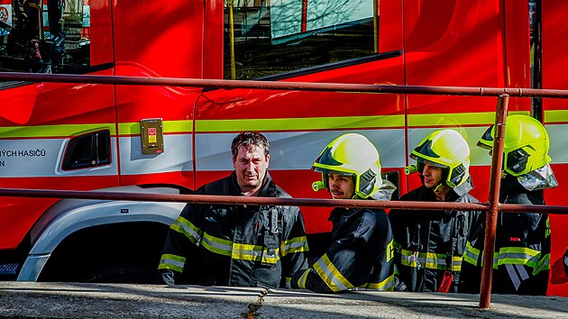 Dobrovoln� hasi�i ve Vele��n� na Krumlovsku p�edstavili nov� z�sahov� v�z.