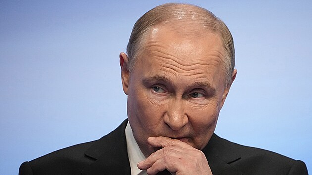 Rusk prezident Vladimir Putin na snmku z nvtvy svho volebnho tbu po prezidentskch volbch v Moskv (18. bezna 2024)