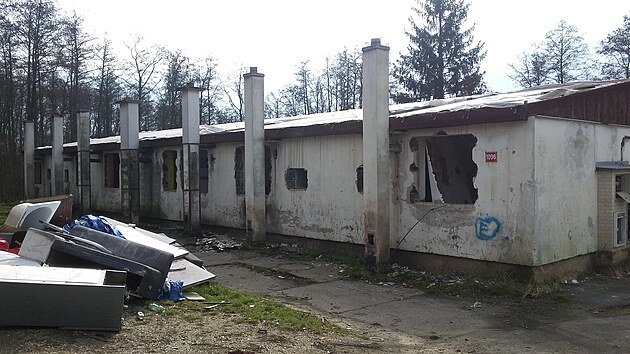 Vybydlen� objekt ubytovny u �elezn�ho dvora v Chodov�, kter� �ek� demolice.