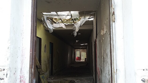 Vybydlen� objekt ubytovny u �elezn�ho dvora v Chodov�, kter� �ek� demolice.