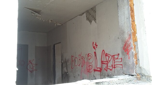 Vybydlen� objekt ubytovny u �elezn�ho dvora v Chodov�, kter� �ek� demolice.