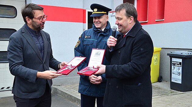 Dobrovoln� hasi�i v Chodov� dostali novou cisternovou automobilovou st��ka�ku. D�ky n� budou jejich z�sahy mnohem efektivn�j��.