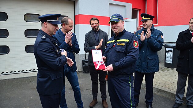 Dobrovoln� hasi�i v Chodov� dostali novou cisternovou automobilovou st��ka�ku. D�ky n� budou jejich z�sahy mnohem efektivn�j��.