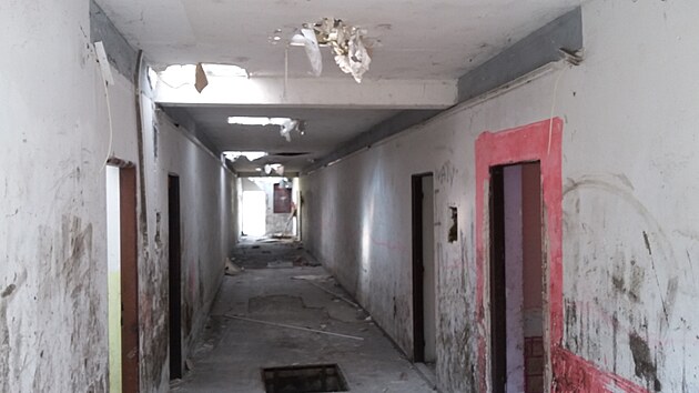 Vybydlen� objekt ubytovny u �elezn�ho dvora v Chodov�, kter� �ek� demolice.
