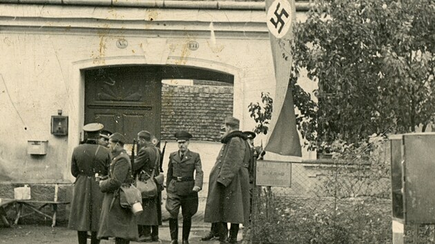 Udlostem z bezna 1939 na Znojemsku pedchzely zmny o pl roku dve. Takhle teba v jnu 1938 nmeck armda pebrala budovu celnice na Hatch, et vojci museli pry.