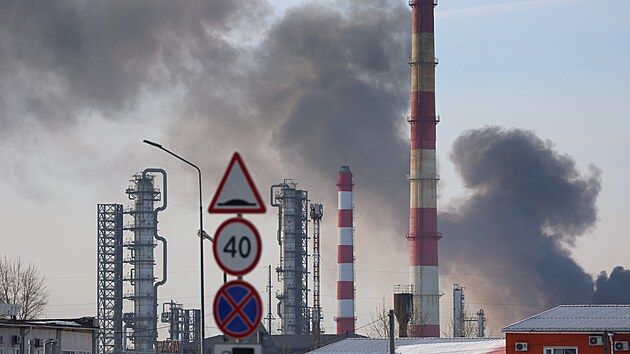 V rafinerii u Rjazan po dronovm nletu ho. (13. bezna 2024)
