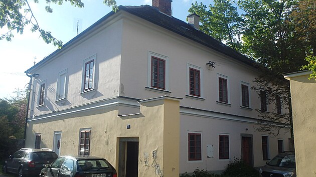 Od smrti Martina Franti�ka V�cha fara ch�tr� a nem� vyu�it�. Tento stav ji� trv� 20 let.