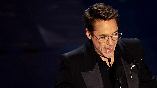 Robert Downey Jr. dkuje za svho prvnho Oscara, kterho zskal za vedlej roli ve filmu Oppenheimer (10. bezna 2024).