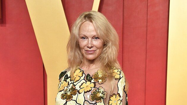 Pamela Andersonov na Vanity Fair Oscar party (Los Angeles, 10. bezna 2024)