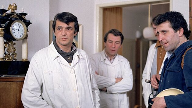 Ji�� Barto�ka a Franti�ek N�mec v seri�lu Sanitka (1984)