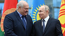 Východní bromance. Bloruský prezident Alexandr Lukaenko a jeho ruský...