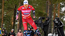 Johannes Klaebo p�i sprintu ve Falunu.