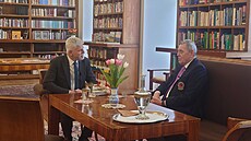 U PREZIDENTA. Václav Nedomanský hovoí s Petrem Pavlem.