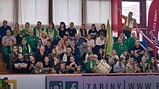 Fanouci basketbalistek KP Tany Brno, vpravo nahoe fandí i manaer...