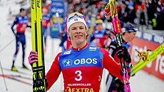 Norský bec na lyích Johannes Hösflot Klaebo po výhe v závod na 50 km bhem...