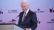 Americký exprezident Bill Clinton a prezident Petr Pavel na konferenci Nae...