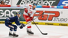 Liberecký Martin Fa�ko-Rudá� brání Ji�ího Ondru�ka z Olomouce.