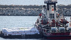 Lo charitativní organizace Open Arms vyplouvá z kyperského pístavu Larnaka s...