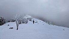 Bo�ní h�eben �urkové. Obla�nost se trhá.