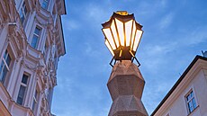 Spolenost THMP zprovoznila kubistickou lampu na Jungmannov námstí (18....